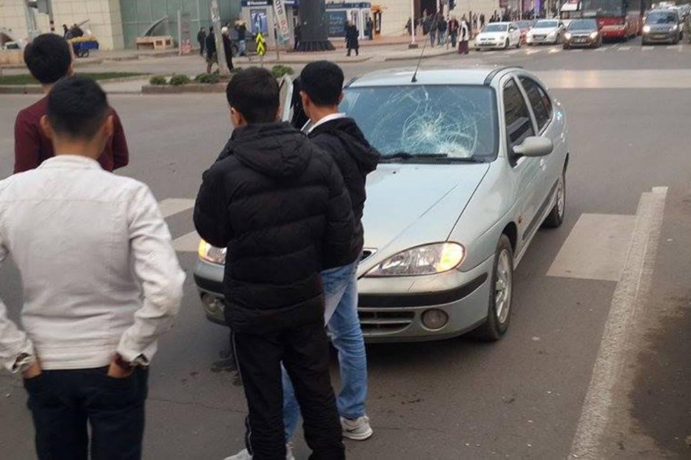 Diyarbakır’da otomobilin çarptığı yaya ağır yaralandı